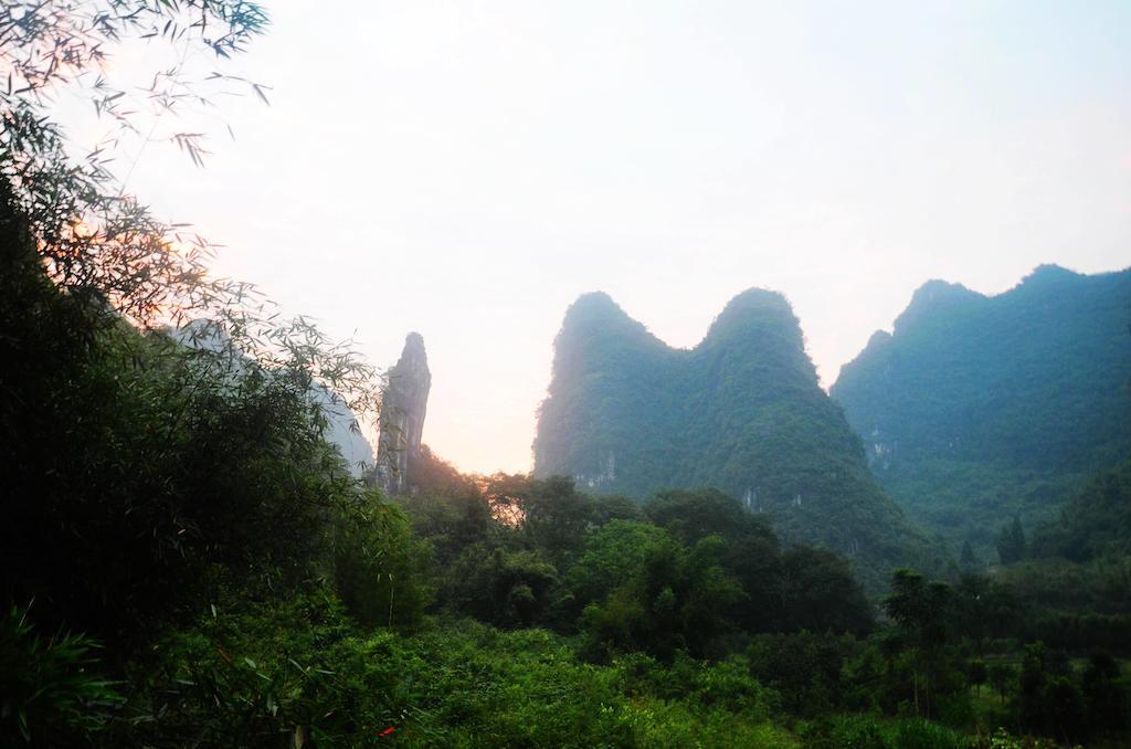 Отель Yangshuo Peaceful Valley Retreat Экстерьер фото