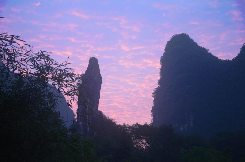 Отель Yangshuo Peaceful Valley Retreat Экстерьер фото