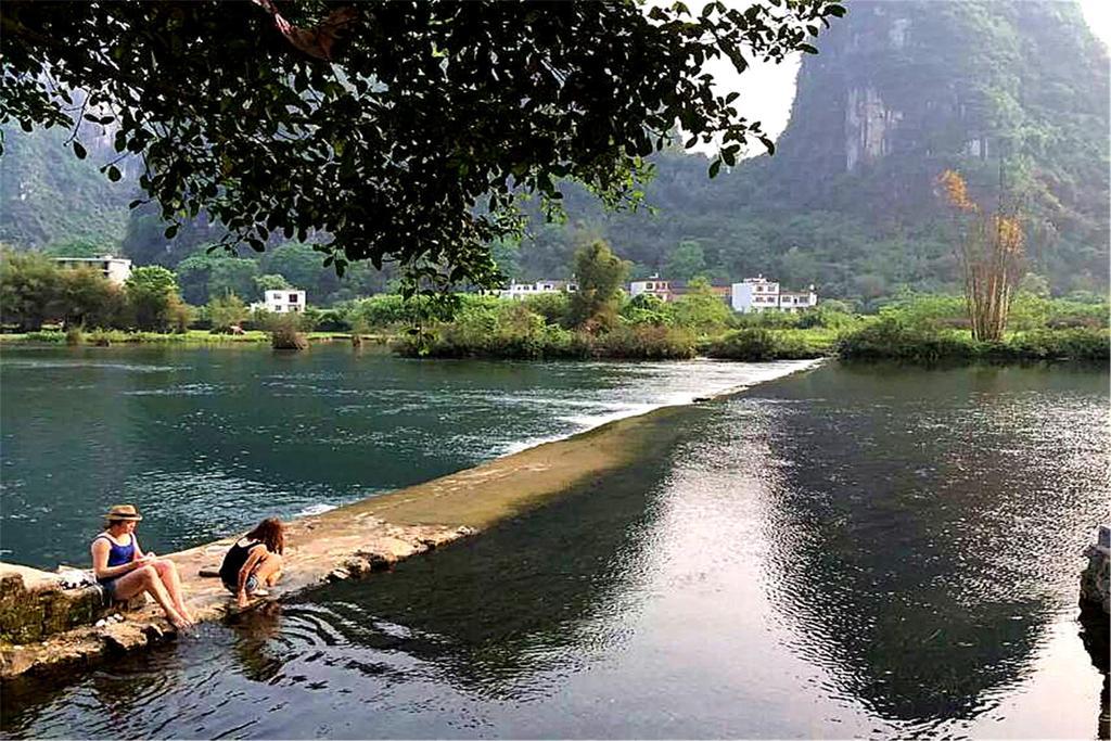 Отель Yangshuo Peaceful Valley Retreat Экстерьер фото