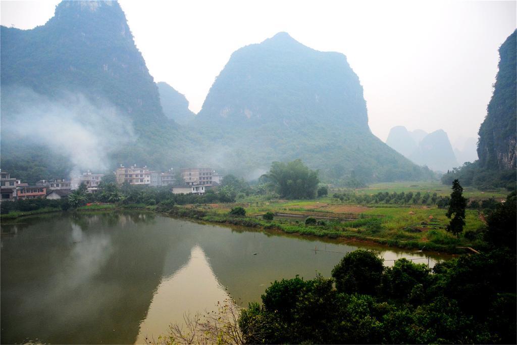 Отель Yangshuo Peaceful Valley Retreat Экстерьер фото